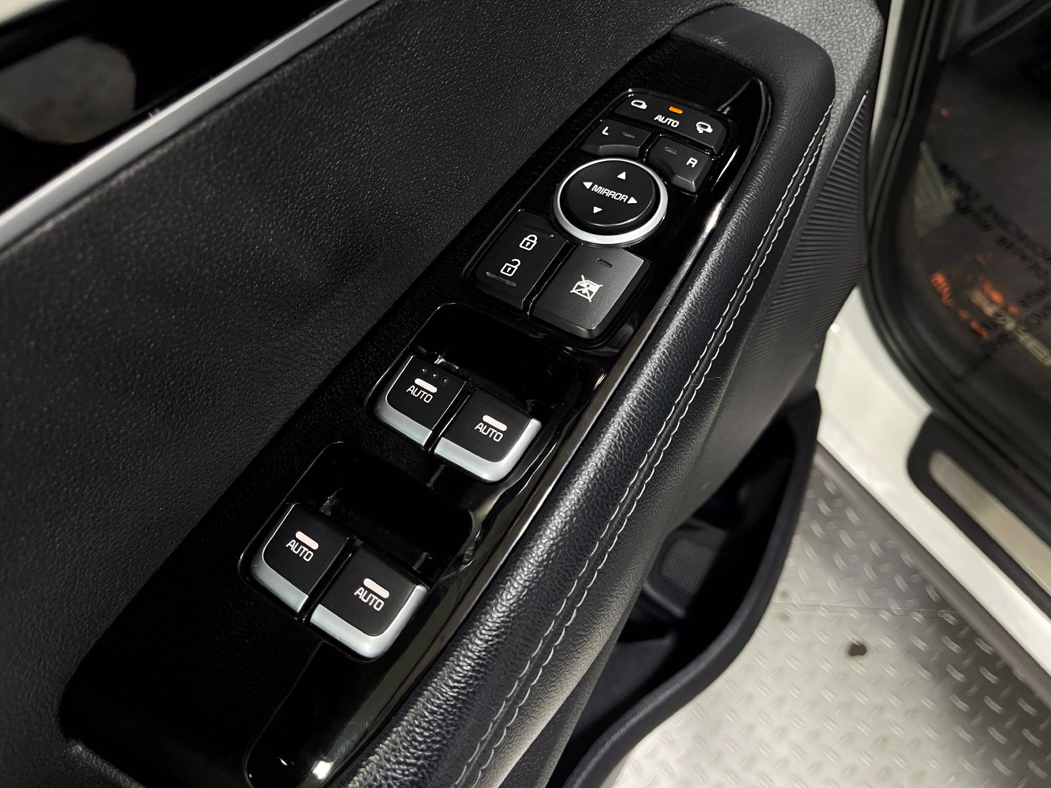 Used 2020 Kia Sorento SX FWD image 16
