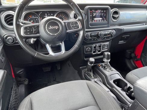 Used 2021 Jeep Wrangler Unlimited Sahara AWD/4WD image 9