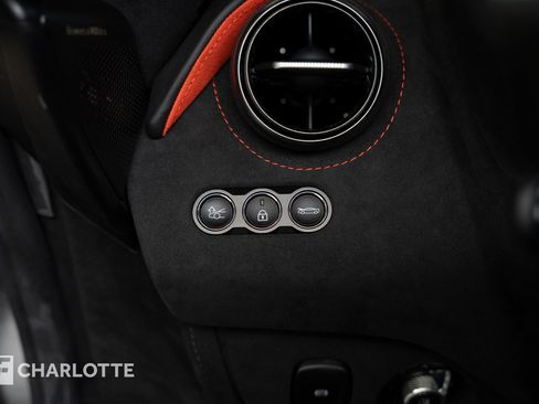 Used 2025 McLaren 750S Spider RWD image 24