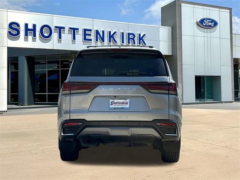 Used 2022 Lexus LX 600 4WD w/ Accessory Package (Z1) image 7