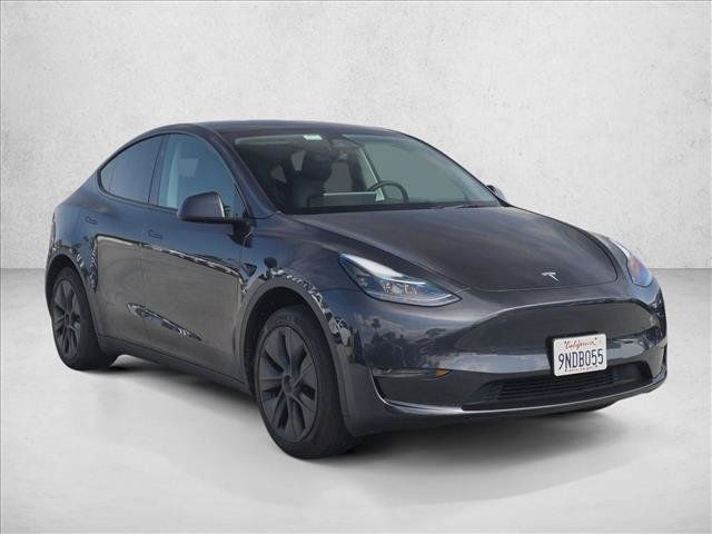 Used 2024 Tesla Model Y Long Range RWD image 3