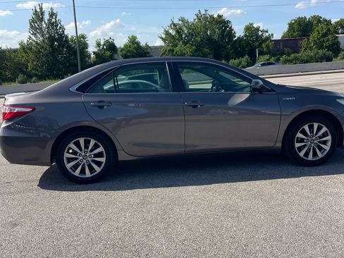 Used 2017 Toyota Camry XLE FWD image 4