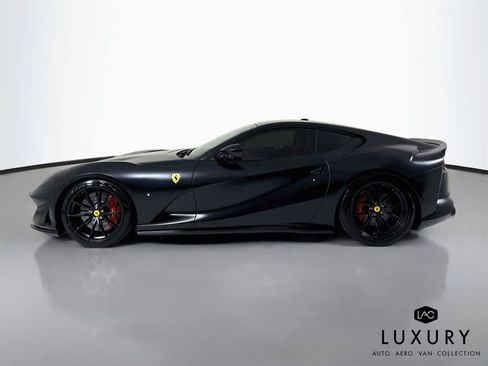 Used 2020 Ferrari 812 Superfast RWD image 8