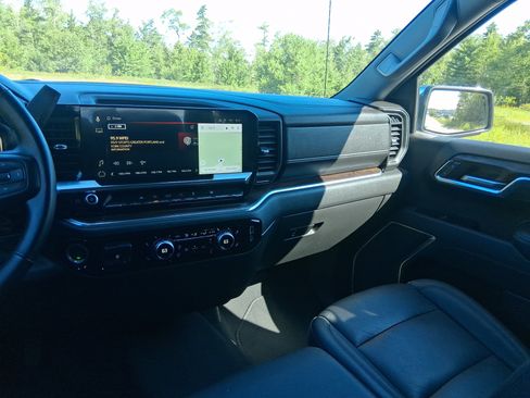 Used 2025 GMC Sierra 1500 SLT AWD/4WD image 19
