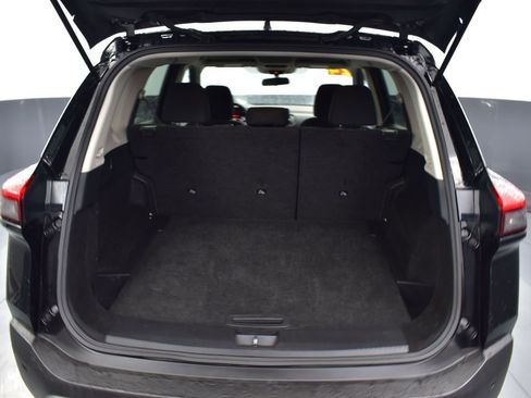 Used 2023 Nissan Rogue S image 9