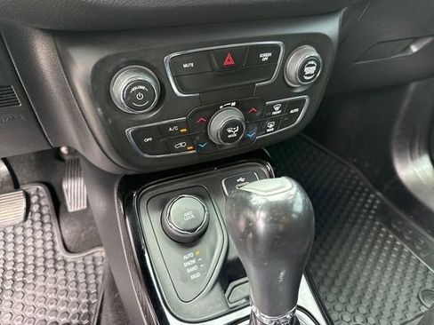 Used 2018 Jeep Compass Latitude w/ Popular Equipment Group AWD/4WD image 22
