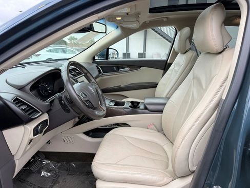 Used 2016 Lincoln MKX Reserve w/ Technology Package FWD image 2