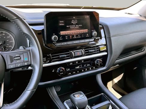 Used 2025 Nissan Pathfinder SV AWD/4WD image 7