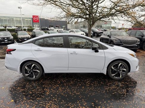 New 2025 Nissan Versa SR w/ Trunk Package image 8