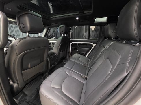 Used 2025 Land Rover Defender 110 S image 29