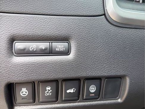 Used 2024 Nissan Murano SV AWD/4WD image 12