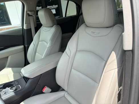 Used 2023 Cadillac XT4 Premium Luxury w/ Technology Package FWD image 3