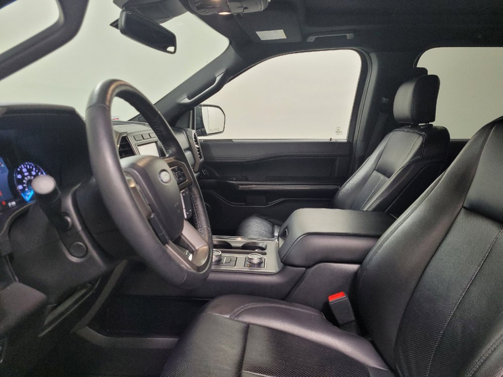 Used 2020 Ford Expedition XLT w/ Equipment Group 202A AWD/4WD image 17