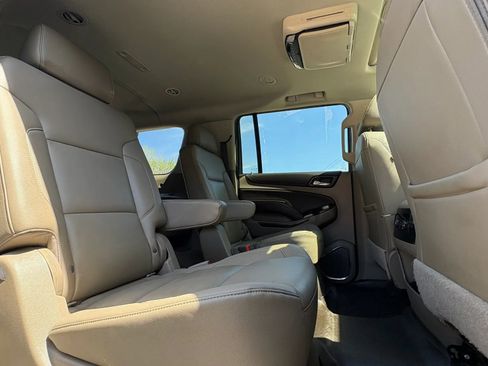 Used 2018 Chevrolet Suburban LT w/ LT Signature Package AWD/4WD image 29