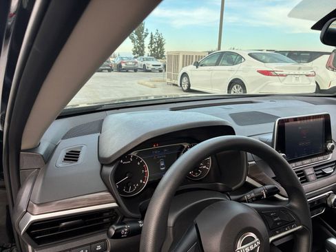 Used 2025 Nissan Altima 2.5 SV image 34