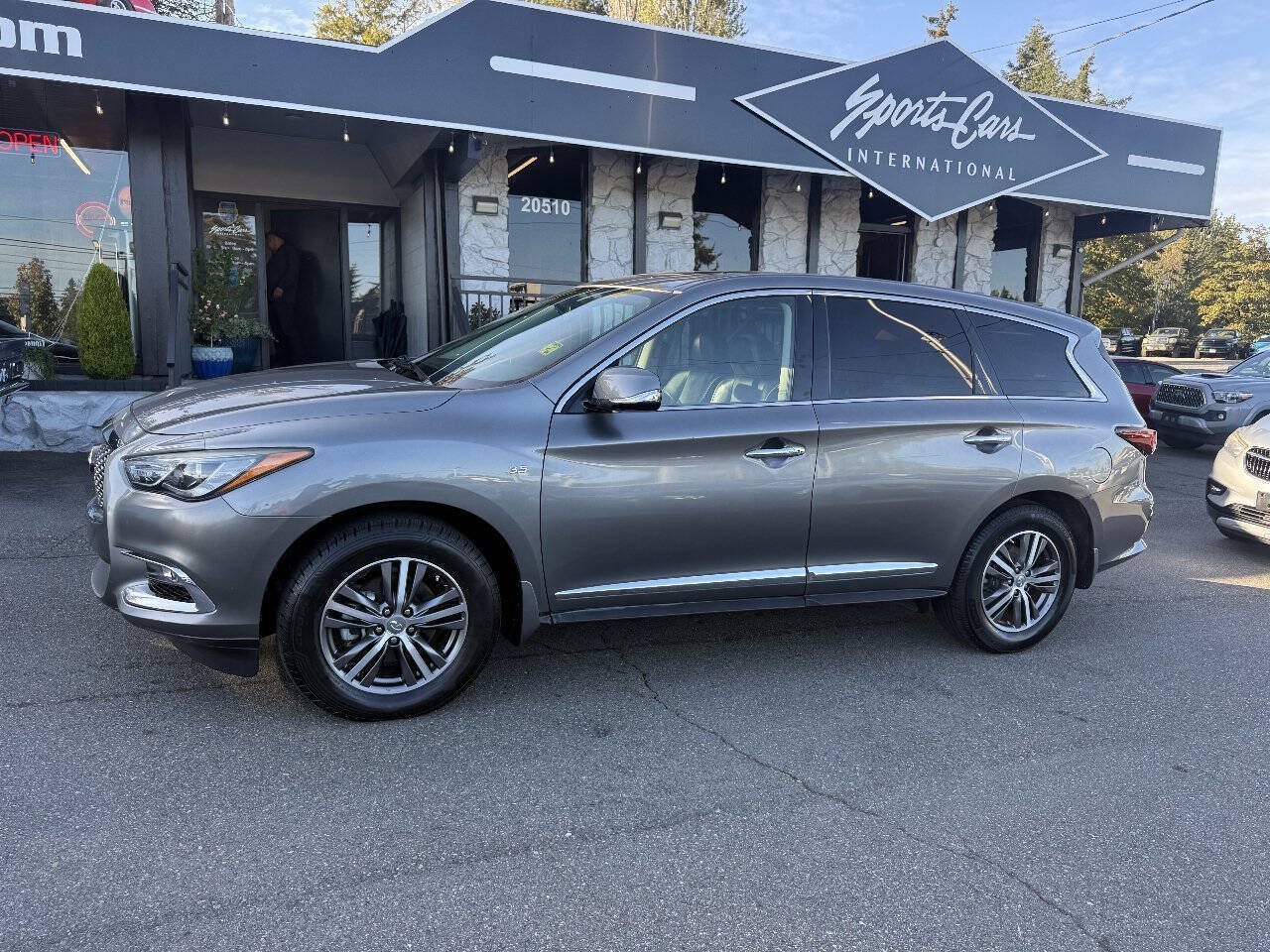 Used 2018 INFINITI QX60 FWD image 2