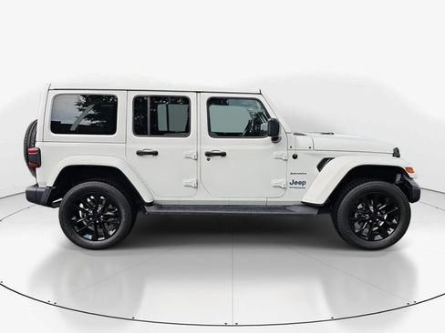 Used 2022 Jeep Wrangler Unlimited Sahara w/ Cold Weather Group AWD/4WD image 3