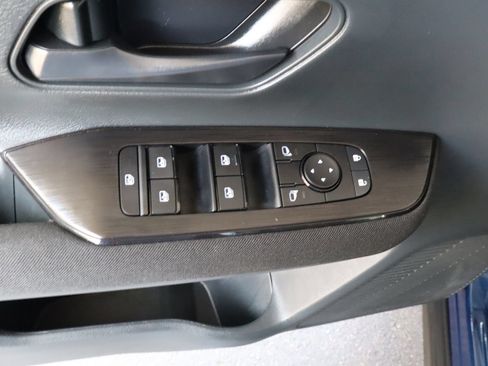Used 2025 Nissan Kicks S FWD image 19
