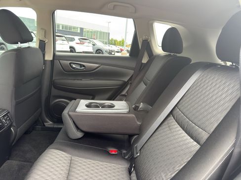 Used 2019 Nissan Rogue SV w/ Premium Package FWD image 33