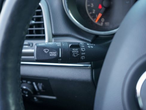 Used 2019 Jeep Grand Cherokee Limited image 23