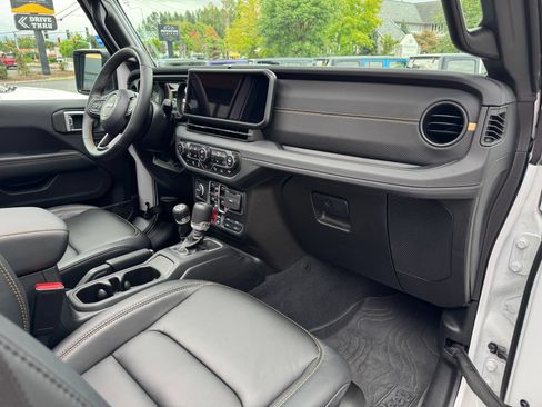 Used 2024 Jeep Wrangler Unlimited Rubicon 392 AWD/4WD image 36