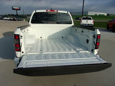 Used 2025 Nissan Frontier SV image 9