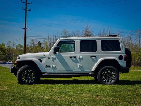 New 2026 Jeep Wrangler Unlimited Sahara AWD/4WD image 6