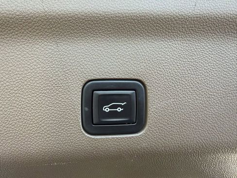 Certified 2022 GMC Yukon XL Denali image 11