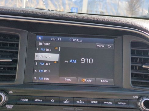 Used 2020 Hyundai Elantra SEL image 23