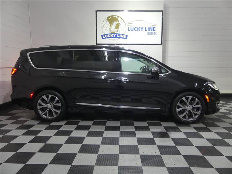 Used 2017 Chrysler Pacifica Limited w/ UConnect Theater Package FWD image 6