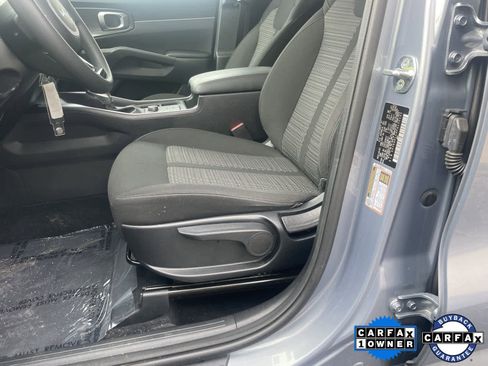 Used 2023 Kia Sorento LX image 10