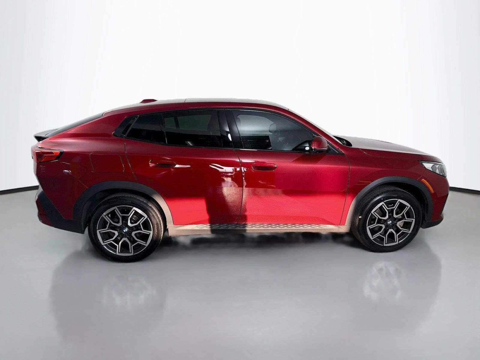 Used 2024 BMW X2 xDrive28i w/ Premium Package AWD/4WD image 4