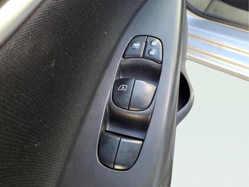 Used 2015 Nissan Sentra SV FWD image 10