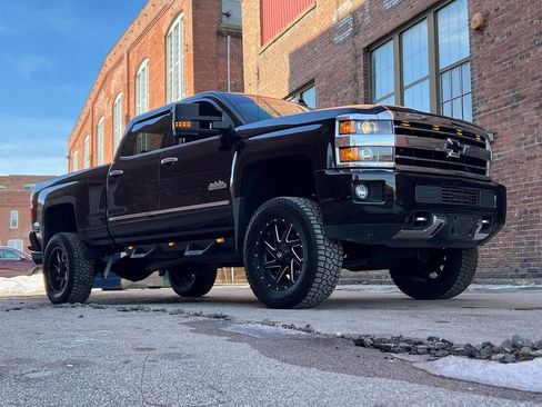 Used 2018 Chevrolet Silverado 2500 High Country w/ Duramax Plus Package image 47