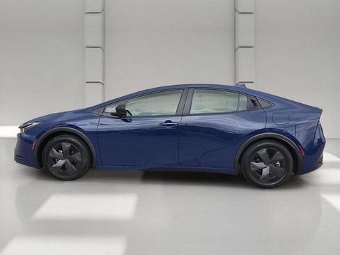 Used 2024 Toyota Prius LE FWD image 2