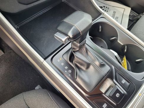 Used 2025 Kia Carnival LX image 15