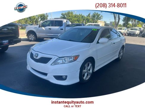 Used 2011 Toyota Camry SE w/ SE Extra-Value Pkg #1 FWD image 1