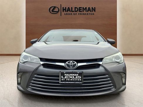 Used 2015 Toyota Camry LE image 2
