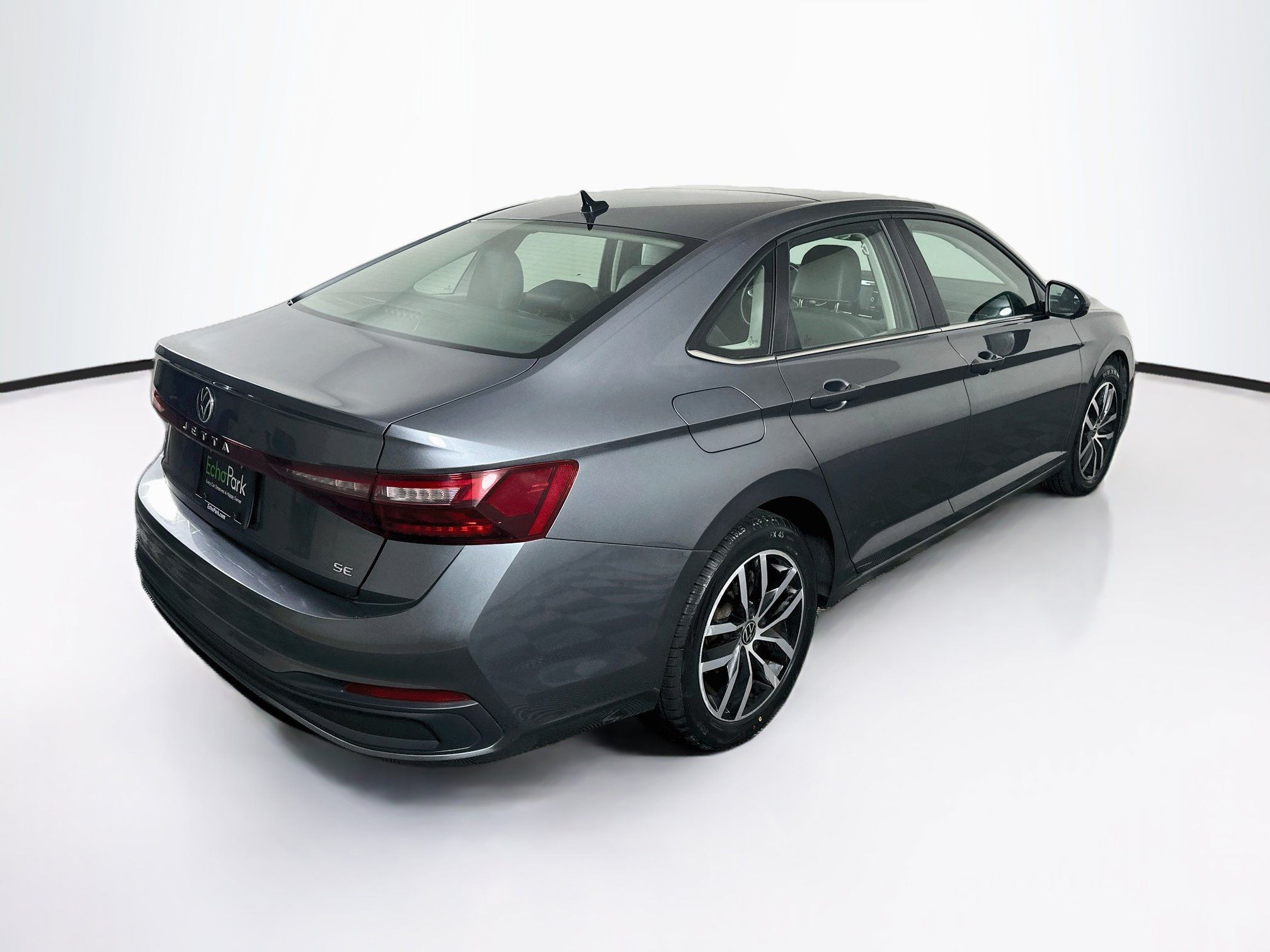 Used 2025 Volkswagen Jetta SE FWD image 9