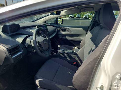 Used 2024 Toyota Prius LE image 19