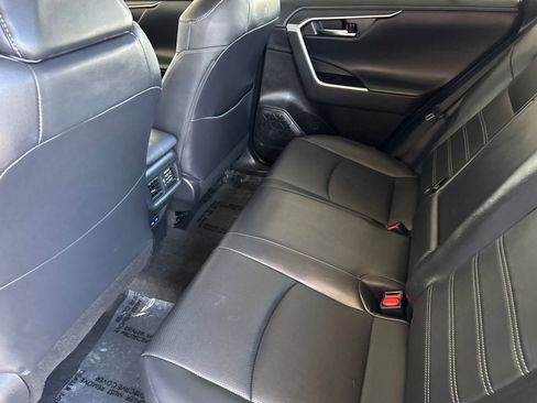Used 2022 Toyota RAV4 Limited image 12