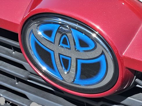 Used 2023 Toyota RAV4 LE AWD/4WD image 32