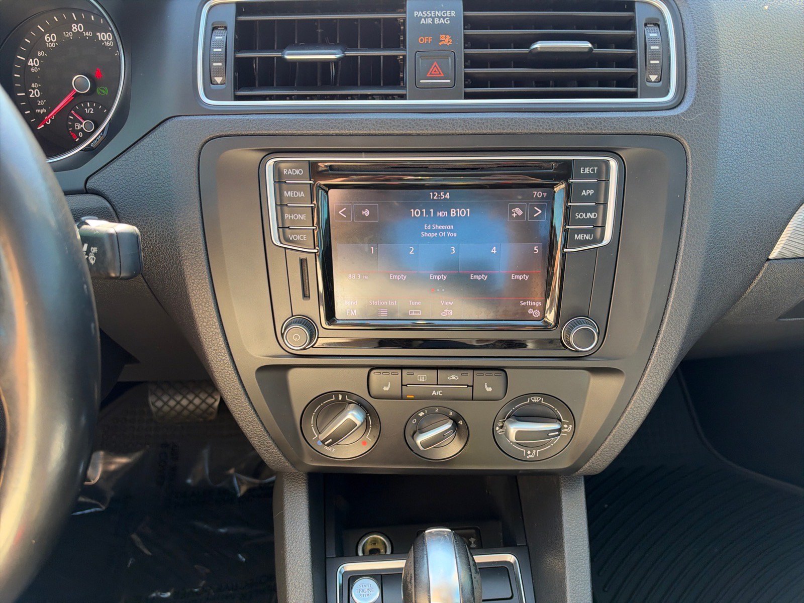 Used 2018 Volkswagen Jetta SE FWD image 25