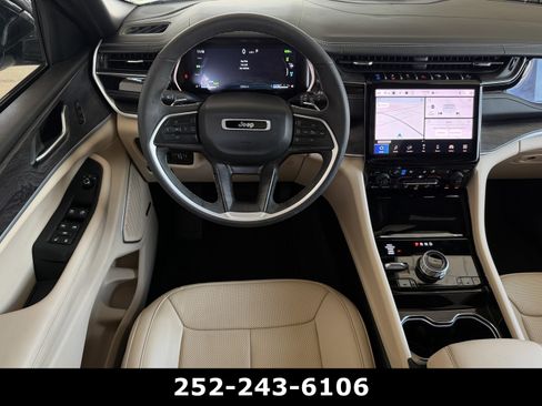 Used 2022 Jeep Grand Cherokee Limited 4xe w/ Luxury Tech Group II AWD/4WD image 12