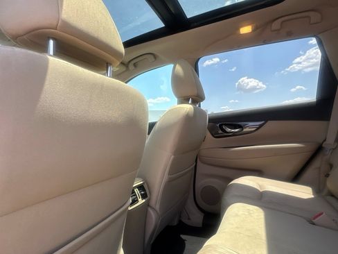 Used 2019 Nissan Rogue SV w/ Sun & Sound Touring Package FWD image 38