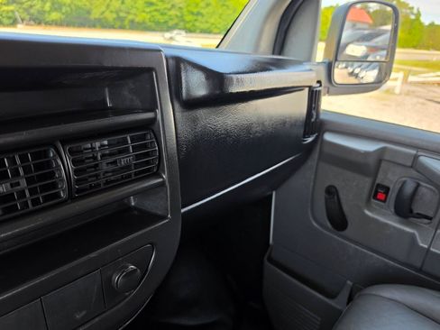 Used 2013 Chevrolet Express 2500 RWD image 12