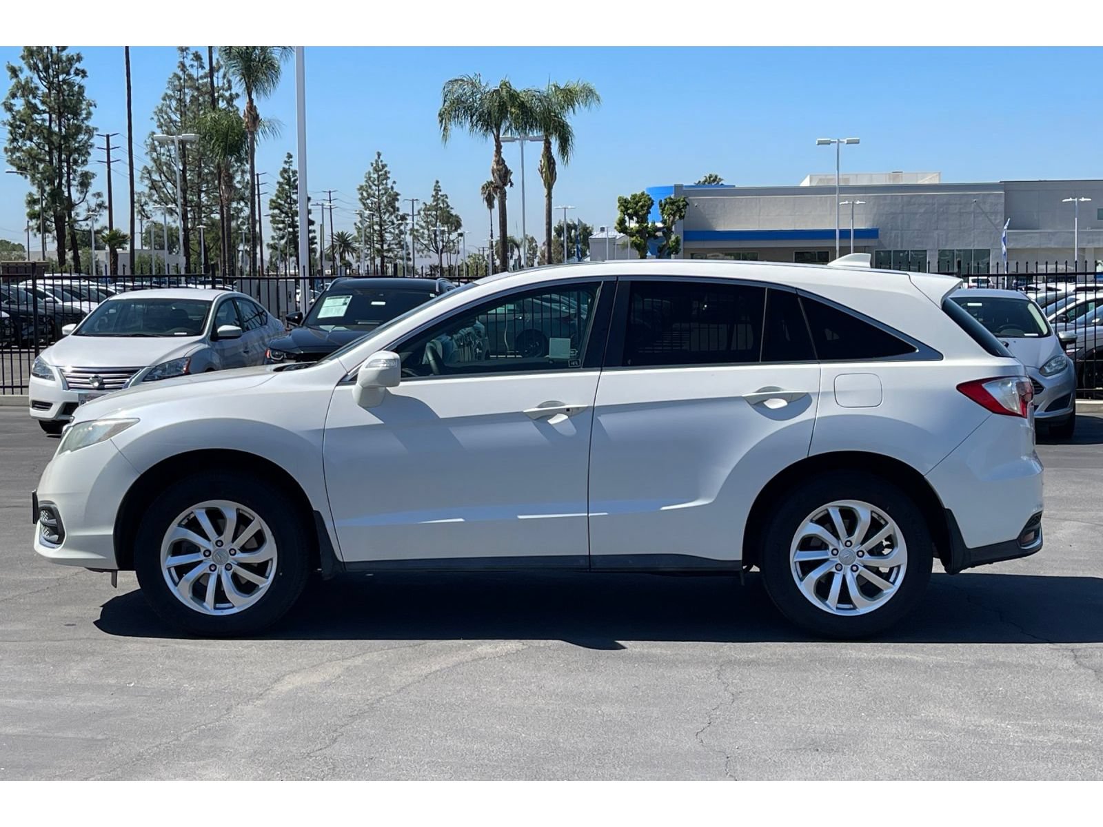 Used 2017 Acura RDX w/ AcuraWatch Plus Package FWD image 3