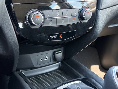 Used 2019 Nissan Rogue S FWD image 25