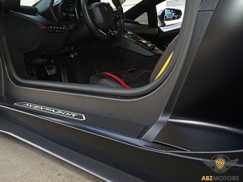 Used 2021 Lamborghini Aventador SVJ image 26