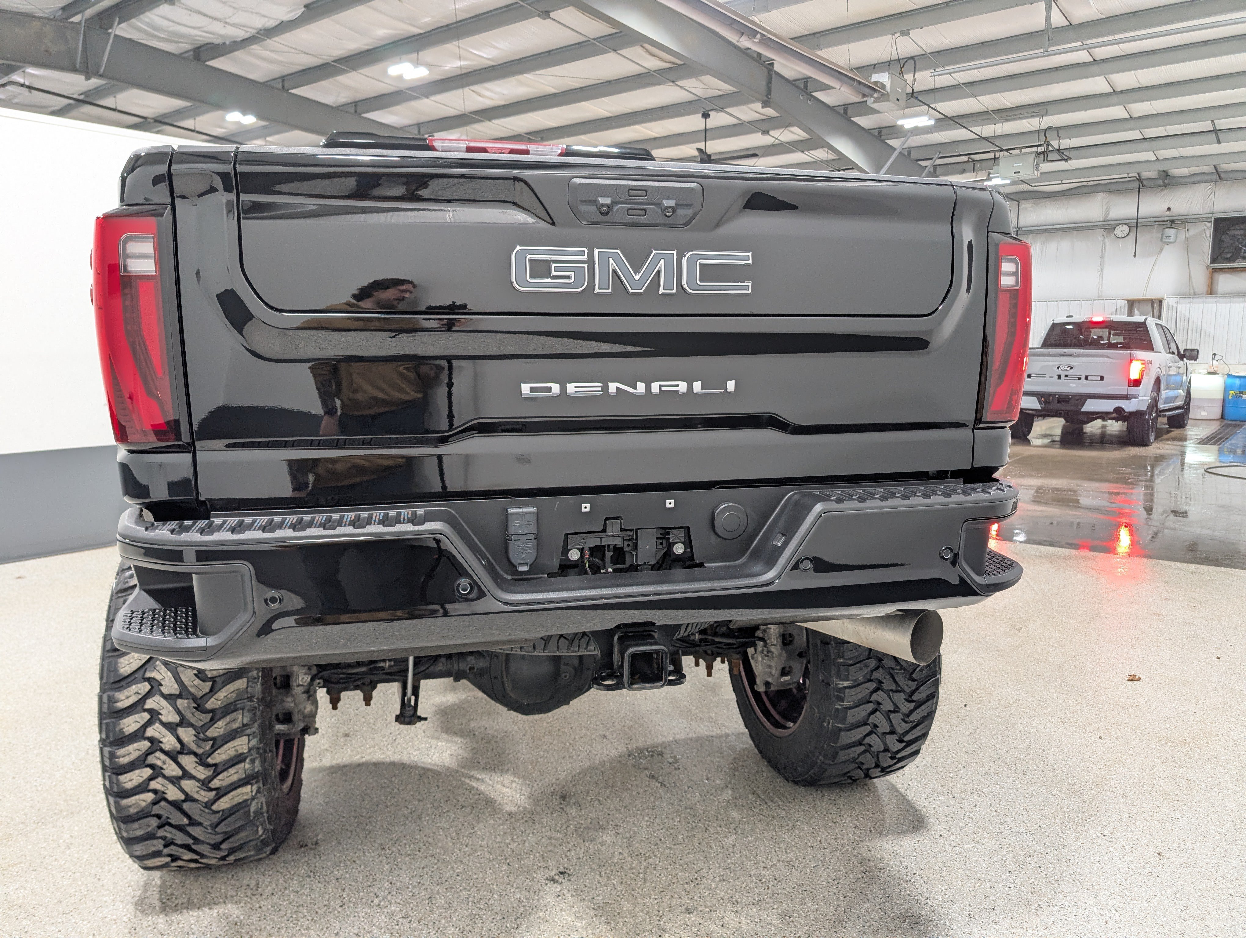 Used 2024 GMC Sierra 2500 Denali Ultimate AWD/4WD image 4